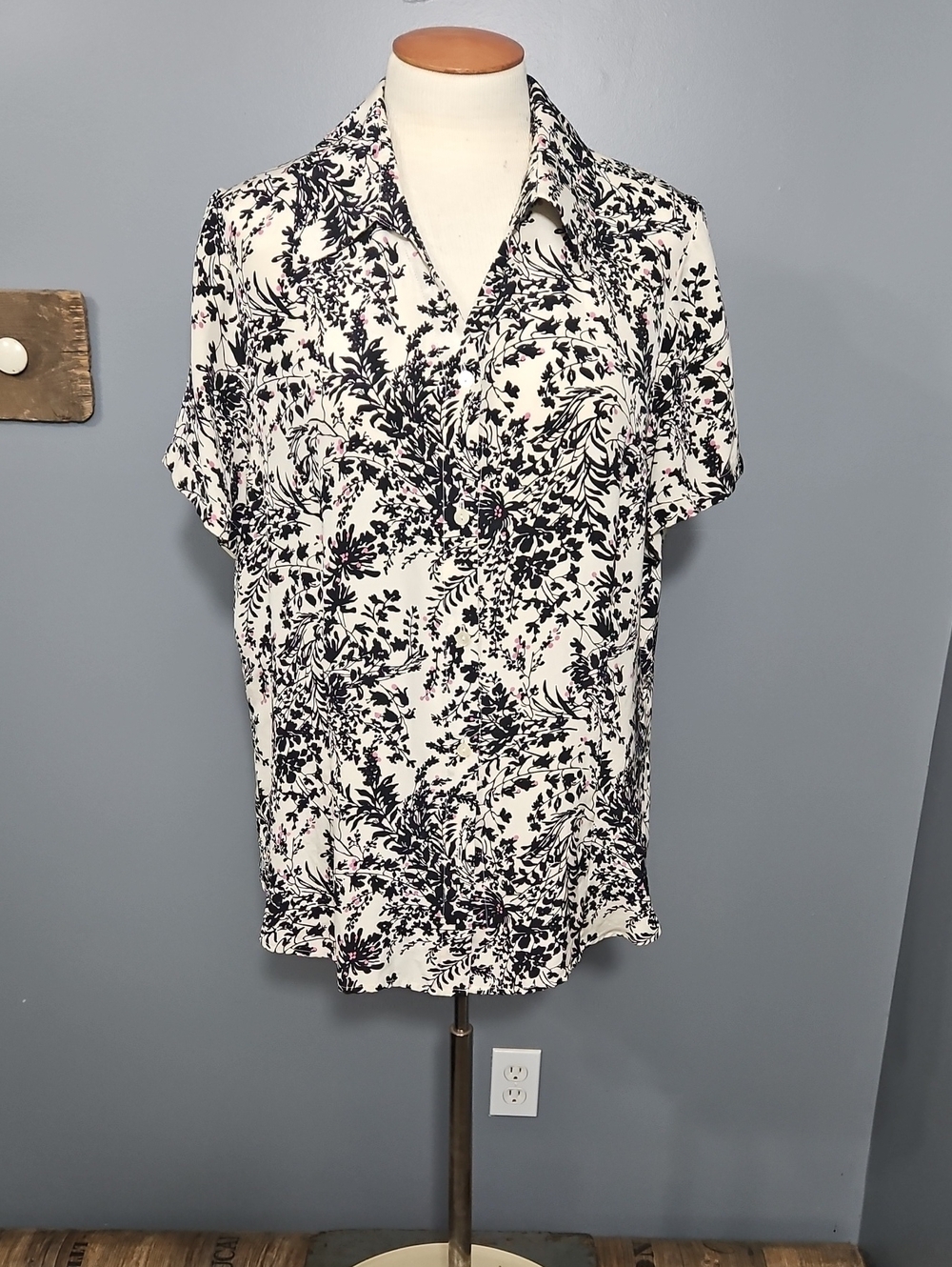Vintage Whimsigoth Black & White Floral Button Up, Short Sleeve, Silk, Size 22W
